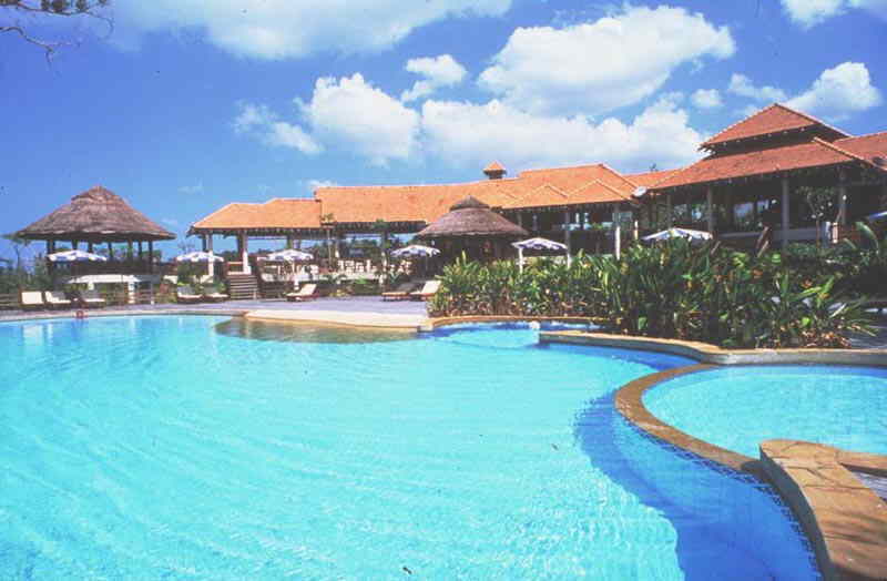 Swimmingpool, Restaurant und Lobby